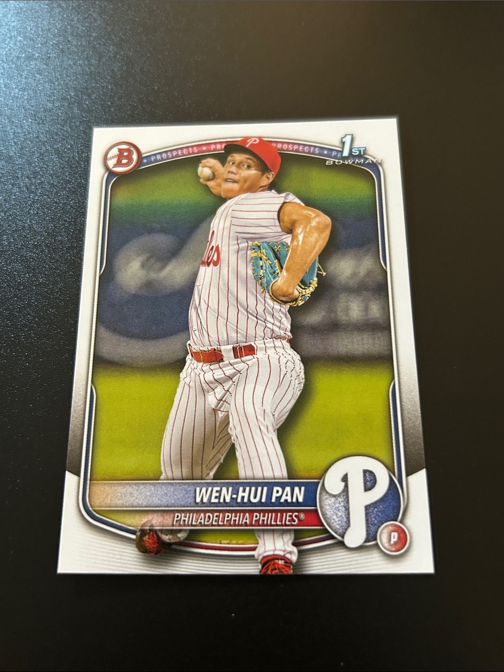 Topps Philadelphia Phillies Wen-Hui Pan White with Red Pinstripes Baseball Card